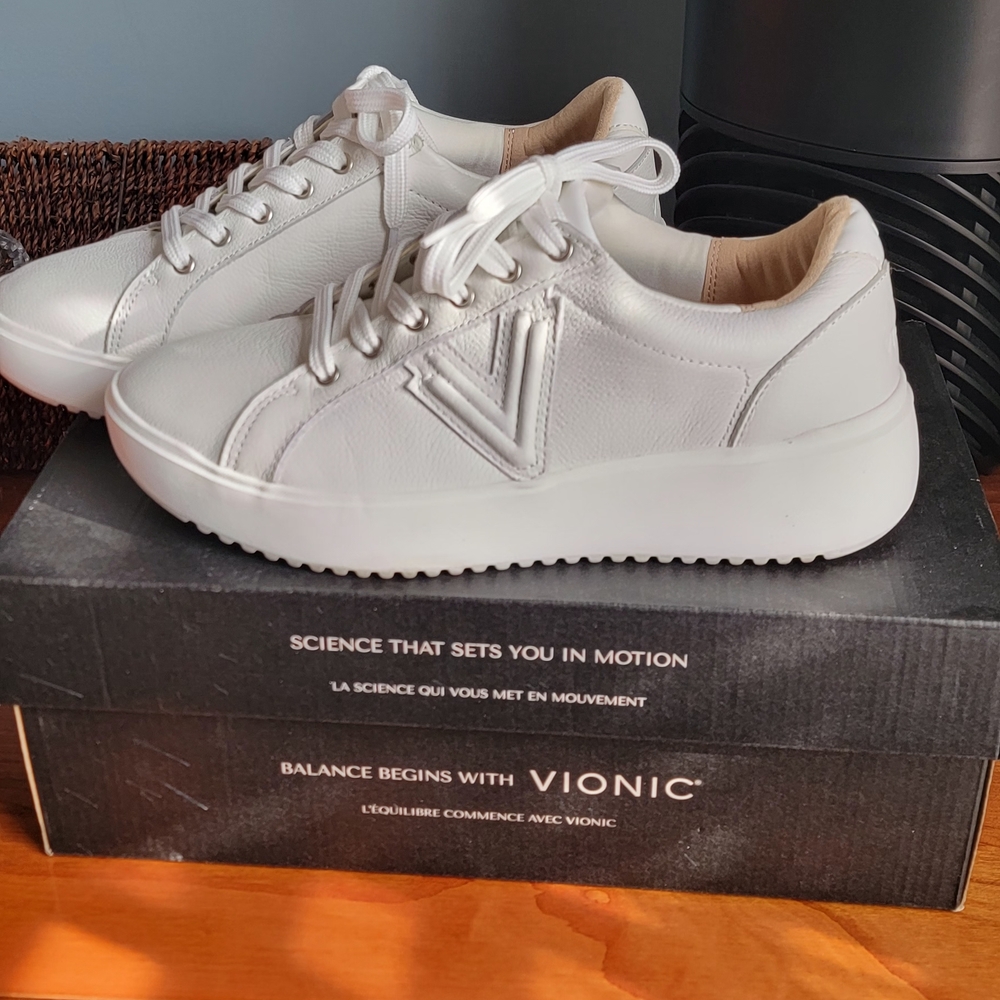 Vionic White Leather Sneakers
